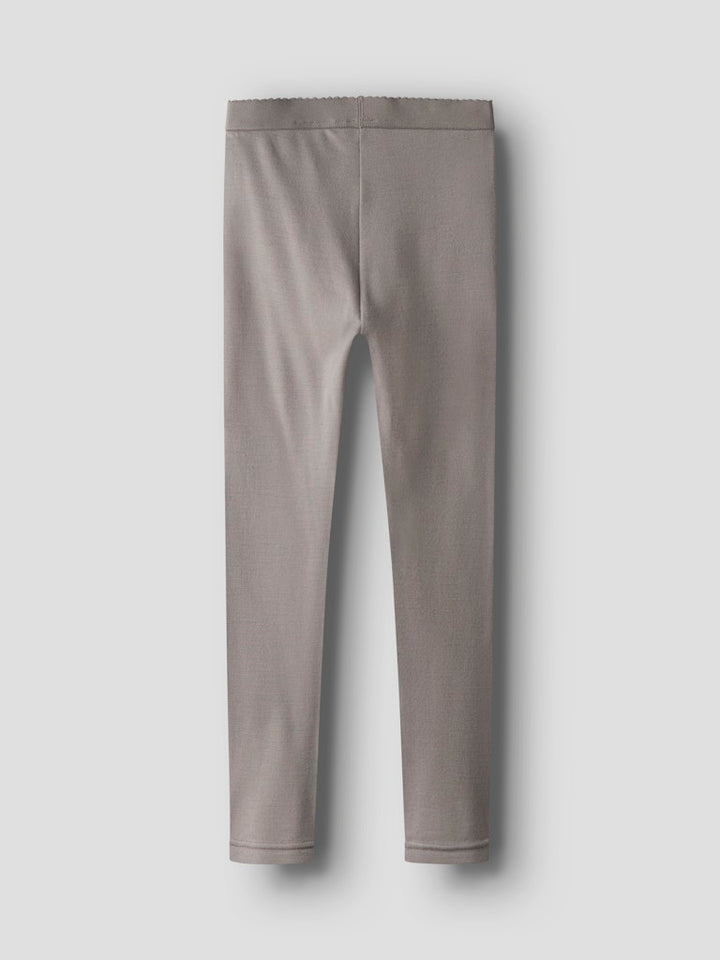 Grå långkalsonger i merino ull till flicka och pojke. Enfärgade ull leggings i varmt skönt underställ från Name it.
NKFWILLTO WOOL LEGGING
13228548