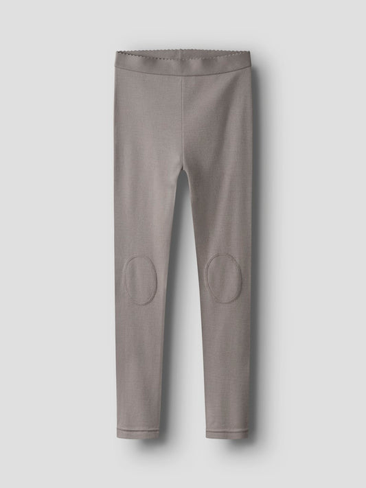 Grå långkalsonger i merino ull till flicka och pojke. Enfärgade ull leggings i varmt skönt underställ från Name it.
NKFWILLTO WOOL LEGGING
13228548