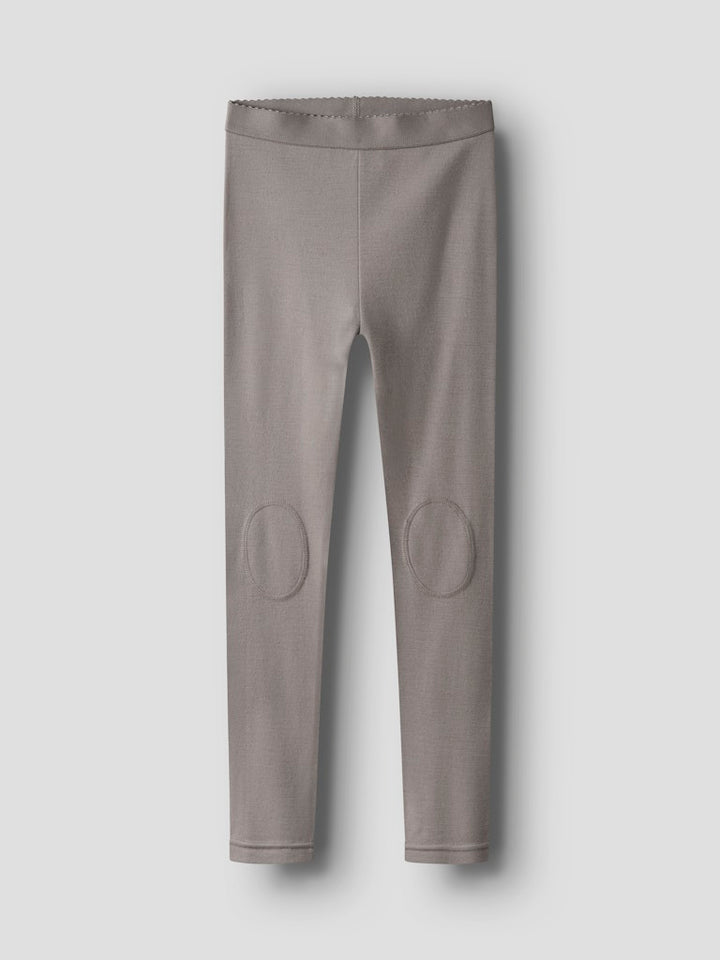 Grå långkalsonger i merino ull till flicka och pojke. Enfärgade ull leggings i varmt skönt underställ från Name it.
NKFWILLTO WOOL LEGGING
13228548