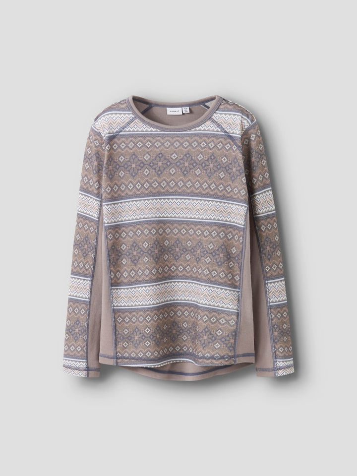 Grå och rosa färgad merino ull tröja till flicka. Varmt underställ till barn och ungdomar tjej, vackert mönstrad underställströja från Name it.
NKFWILLTO WOOL LS TOP
13228547