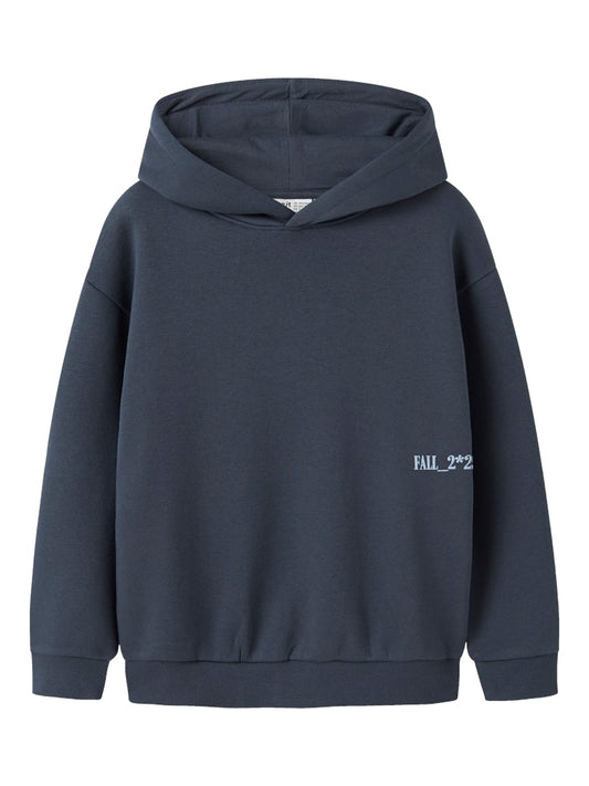 Blå hoodie i sweat till kille. Enfärgad luvtröja till pojke från Nameit.
NKMBRONX LS RLX SWE BRU WH BF
13247131