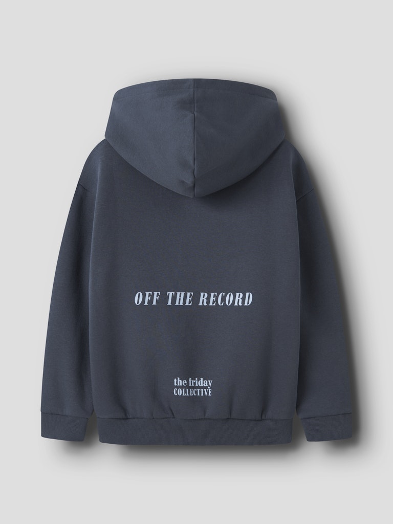 Blå hoodie i sweat till kille. Enfärgad luvtröja till pojke från Nameit.
NKMBRONX LS RLX SWE BRU WH BF
13247131