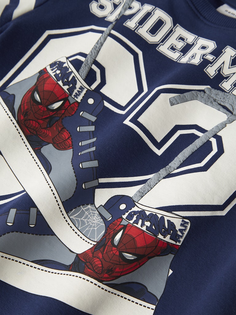 Blå spindelmannen tröja i sweat till pojke. Spiderman tröja från Name it.
NMMADAM SPIDER NREG SWEAT BRU MAR
13247174