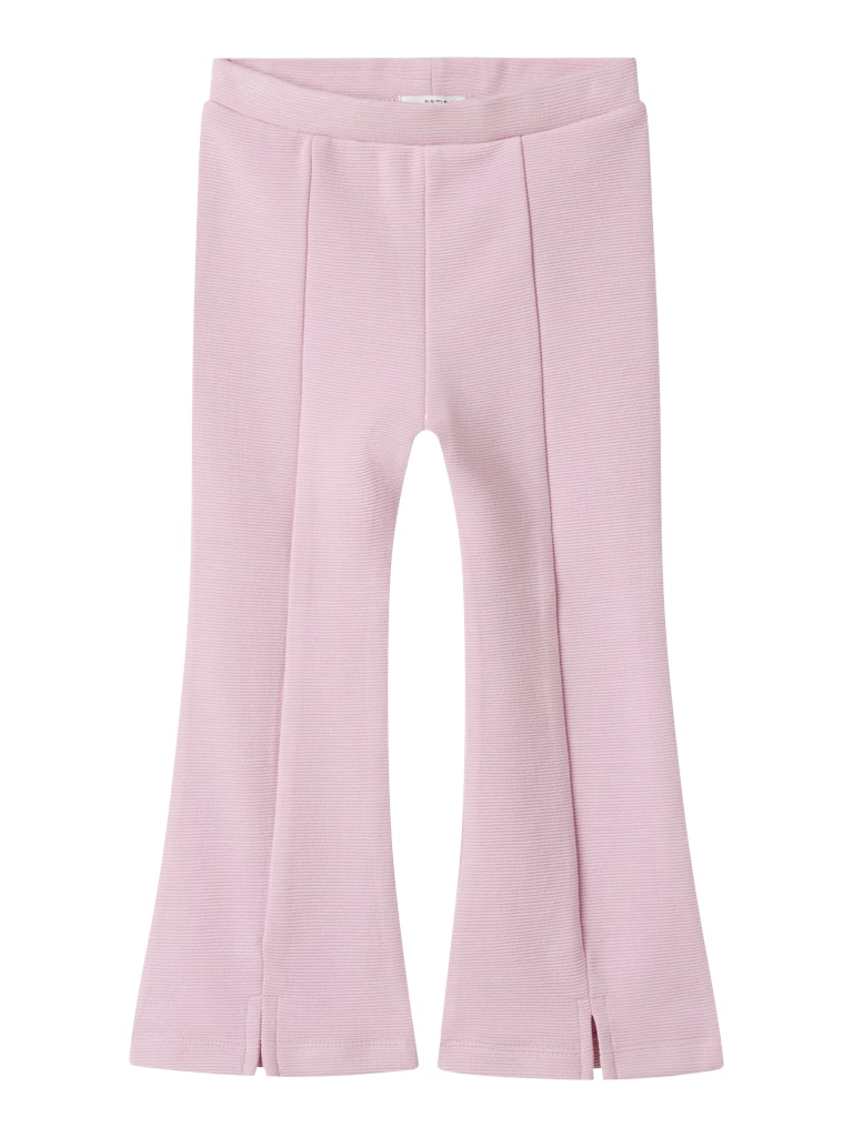 Rosa utsvängd byxa till flicka. Bootcut leggings i skön stretch och slits vid fot.
NMFNIBA BOOTCUT LEGGING
13246643