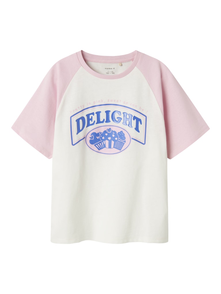 Vit och rosa kortärmad t-shirt med cupcakes print. Topp till flicka i ekologisk bomull från Name it.
NKFNASLA NREG SS SH TOP
13247355