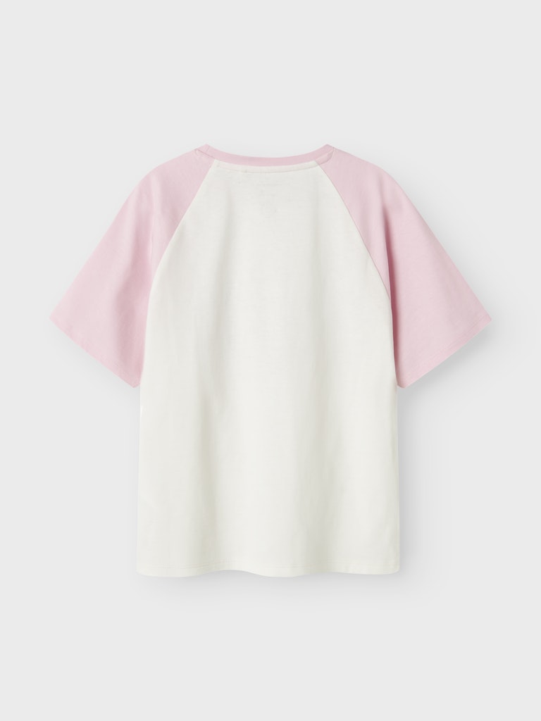 Vit och rosa kortärmad t-shirt med cupcakes print. Topp till flicka i ekologisk bomull från Name it.
NKFNASLA NREG SS SH TOP
13247355