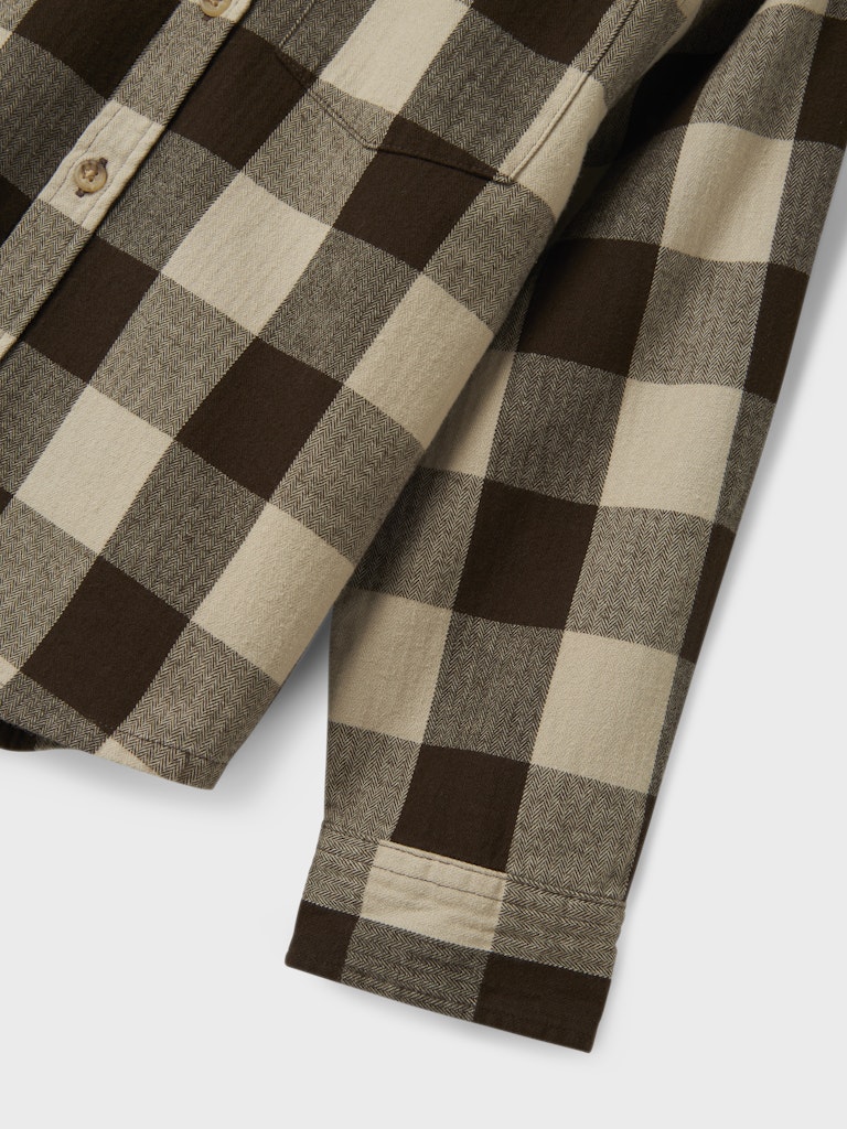 Brun rutig overshirt skjorta med luva till pojke. Barn och ungdom flanellskjorta till kille från Nameit.
NKMOLAF LS OVERSHIRT WH
13247217