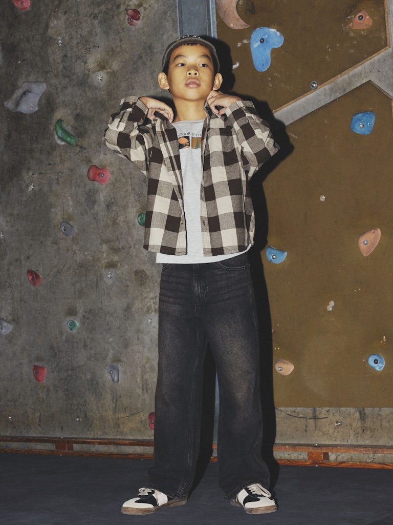 Brun rutig overshirt skjorta med luva till pojke. Barn och ungdom flanellskjorta till kille från Nameit.
NKMOLAF LS OVERSHIRT WH
13247217