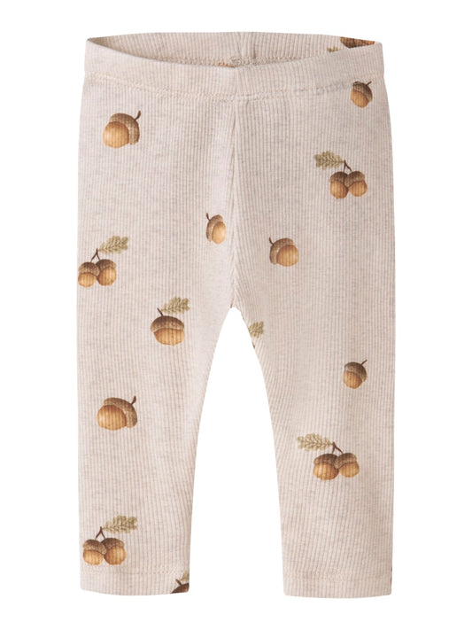Baby leggings till pojke från Name it. Bebis byxa, beige med små ekollon på i ekologisk bomull.
NBMOLYAN LONG JOHN
13247477