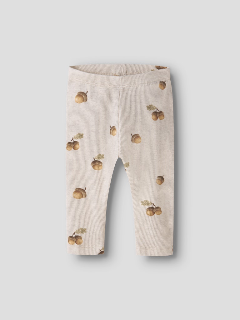 Baby leggings till pojke från Name it. Bebis byxa, beige med små ekollon på i ekologisk bomull.
NBMOLYAN LONG JOHN
13247477