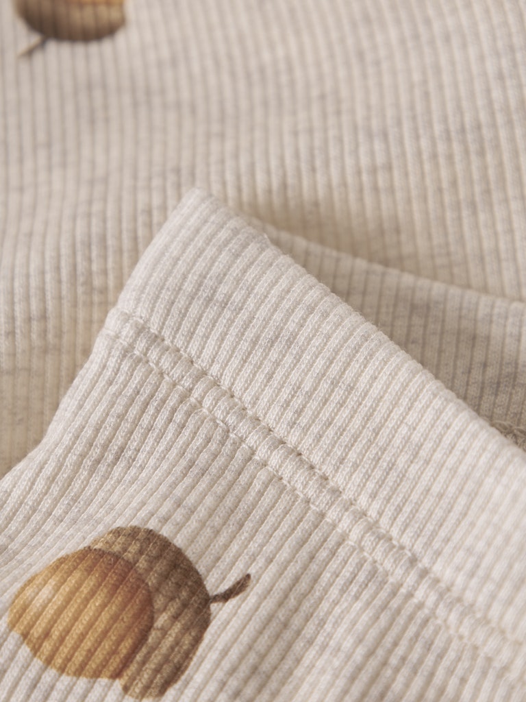 Baby leggings till pojke från Name it. Bebis byxa, beige med små ekollon på i ekologisk bomull.
NBMOLYAN LONG JOHN
13247477