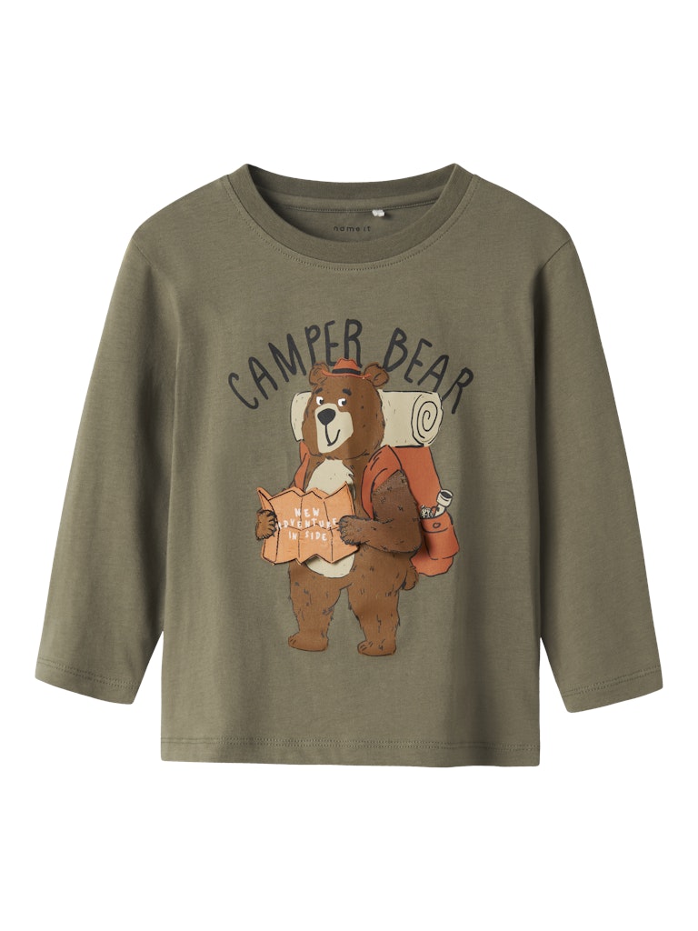 Grön björn tröja med gullig björn som campar. Långärmad t-shirt till pojke.
NMMOLEN LS NREG TOP BOX
13247871