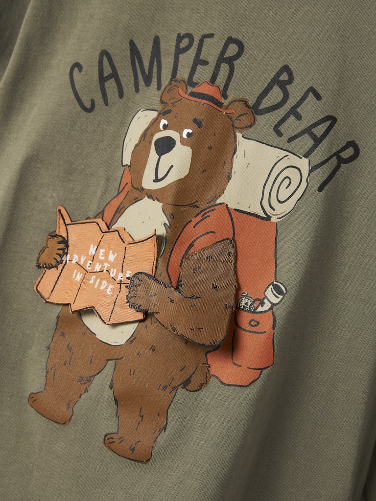 Grön björn tröja med gullig björn som campar. Långärmad t-shirt till pojke.
NMMOLEN LS NREG TOP BOX
13247871