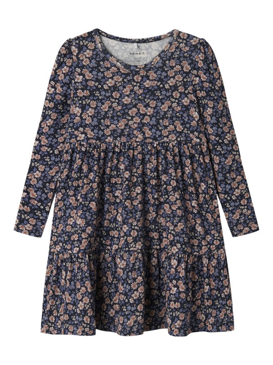Blå blommig långärmad klänning till flicka. Ekologiska barnkläder, klänning från Name it.
NMFOALIA LS DRESS
13247945