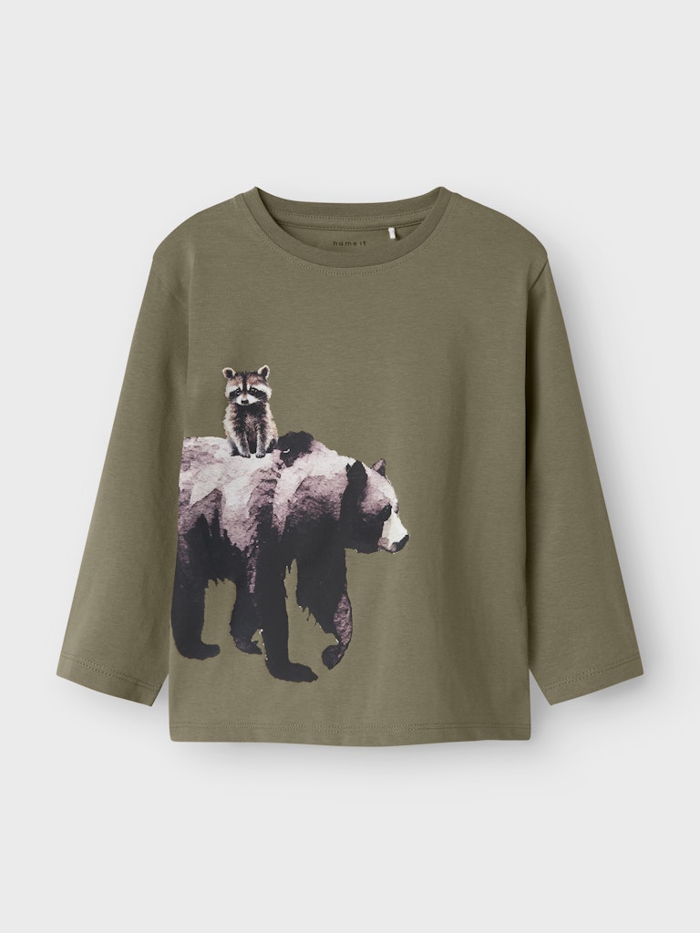 Mörk grön långärmad t-shirt med motiv av björn och tvättbjörn till pojke. Ekologisk tröja från Name it.
NMMORIS LS NREG TOP BOX
13247936