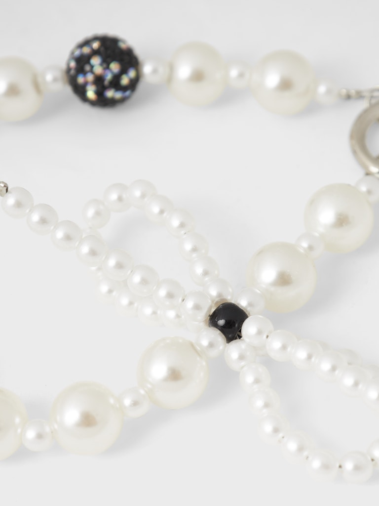 Nyckelring, bag charms av vita pärlor. 
NKFOLULU KEYHANGER
13247726