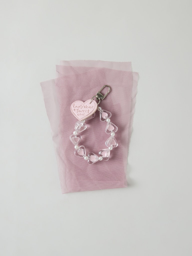 Nyckelring, bag charms i form av rosa små hjärtan. Väldigt söt dekoration till handväskan.
NKFOLULU KEYHANGER
13247726