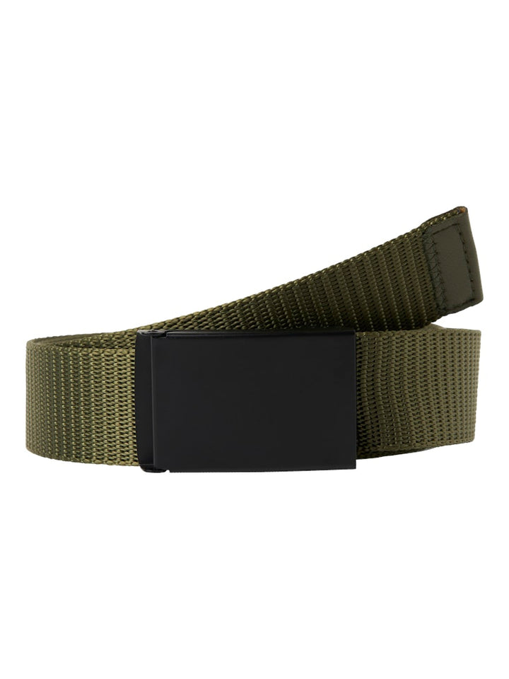 Grönt skärp till pojke. Barn skärp till kille. Stort spänne, lätt att stänga och öppna. Bälte till ungdom, ungdomskläder.
NKMACC-RICK BELT
13227077