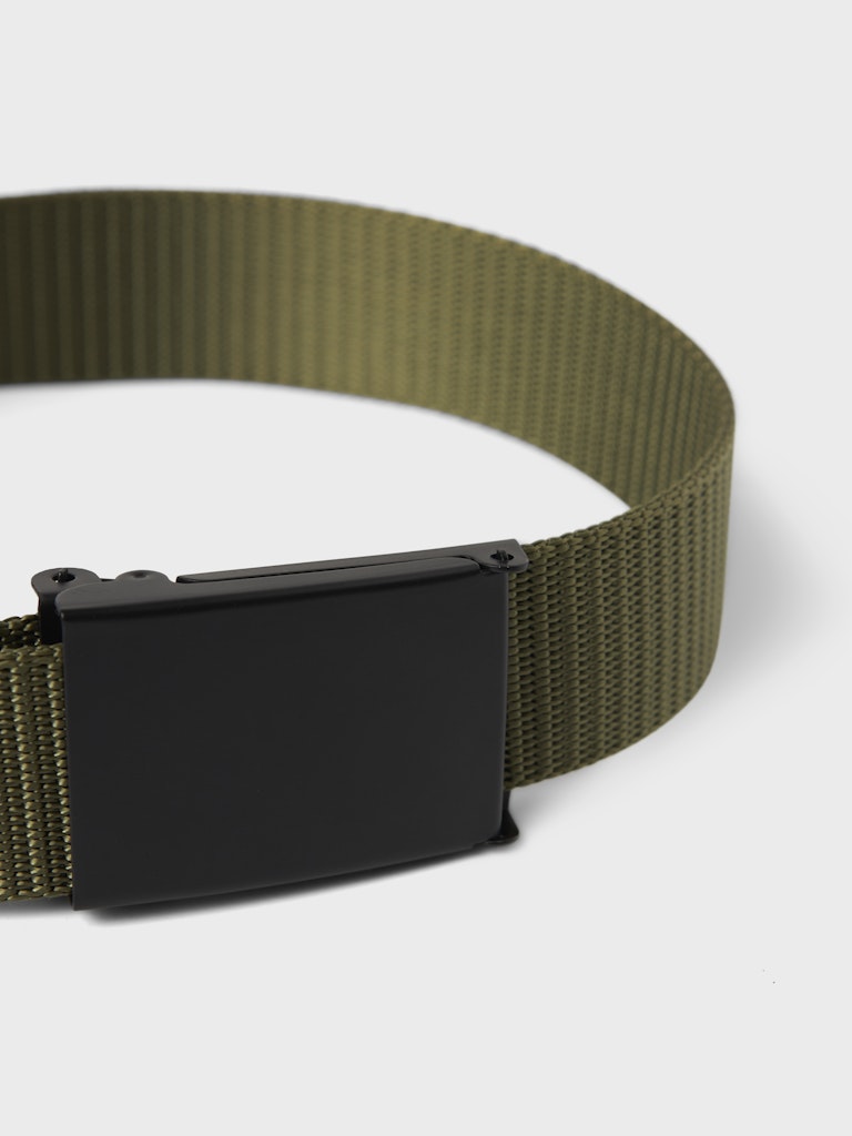 Grönt skärp till pojke. Barn skärp till kille. Stort spänne, lätt att stänga och öppna. Bälte till ungdom, ungdomskläder.
NKMACC-RICK BELT
13227077