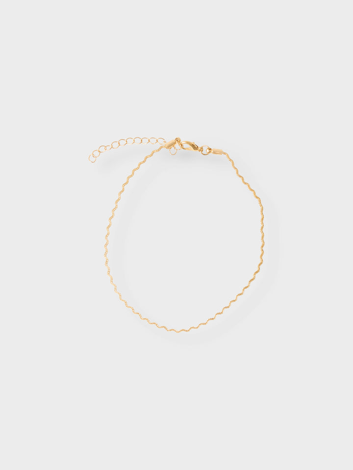 Guld färgat armband från LMTD i vågig modell till tjej. Armlänk, smycke till flicka barn och ungdom.
NLFALKES BRACELET
13248209