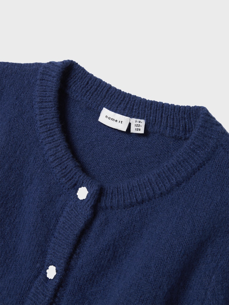 Blå stickad kofta med fina knappar till flicka. Tjej cardigan till barn och ungdom.
NKFNABETH 2/4 SL KNIT CARD
13248465