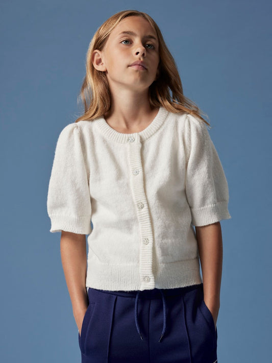 Vit stickad kofta med fina knappar till flicka. Tjej cardigan till barn och ungdom.
NKFNABETH 2/4 SL KNIT CARD
13248465