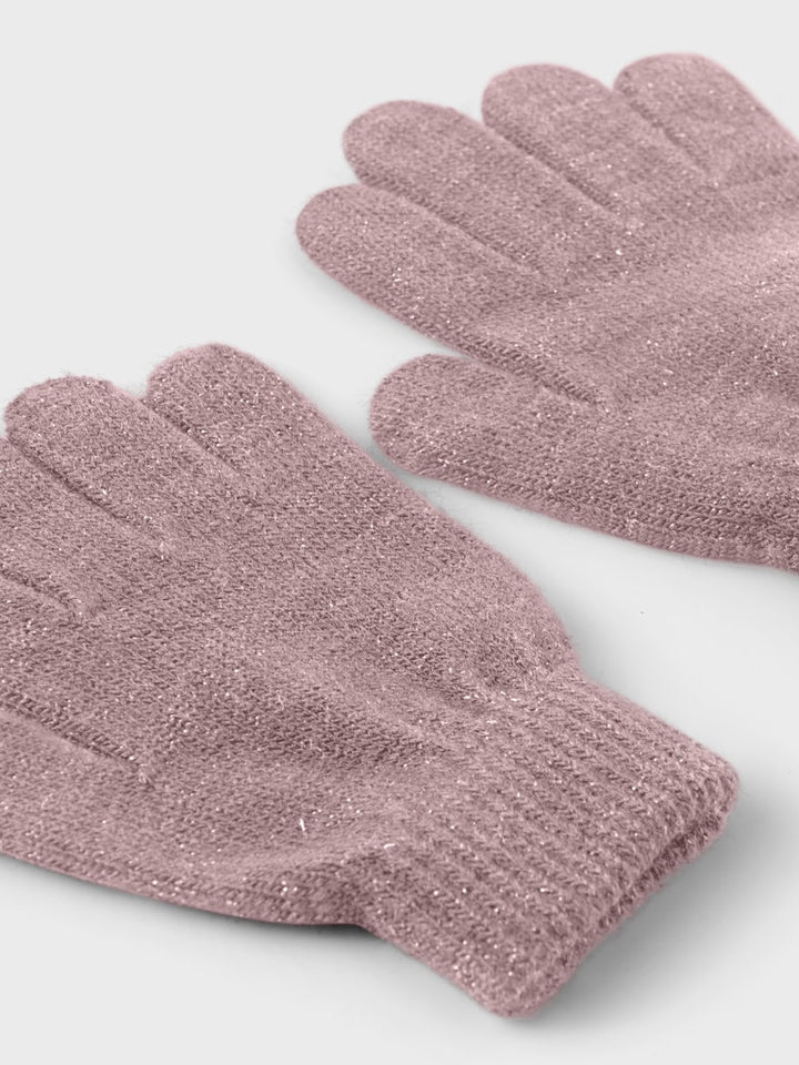 Rosa glittriga vantar till flicka. Tunna barn vantar till tjej.
NKFMAGIC GLITTER GLOVES5
13232729