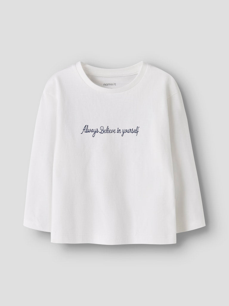 Vit tröja med söt nalle på ryggen. Ekologiska barnkläder från Nameit till flicka. Nalle i Paris.
NMFREARAJA NREG LS TOP
13249331