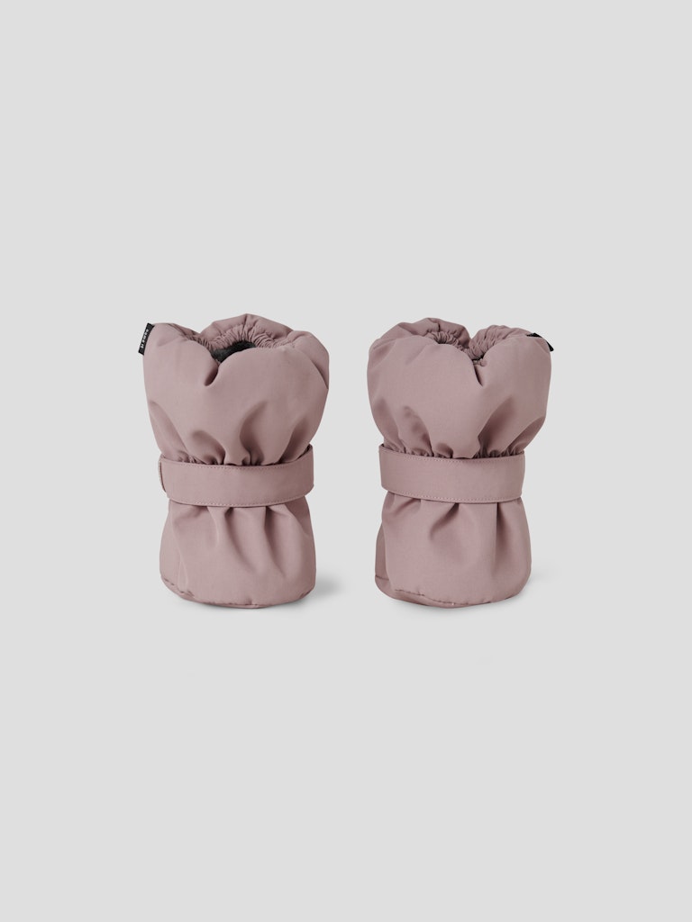 Rosa vindtäta och vattentäta vinter tossor till baby och små barn. Ull fodrade tossor från Name it.
NMNSNOW10 BOOT W WOOL 2FO
13219165