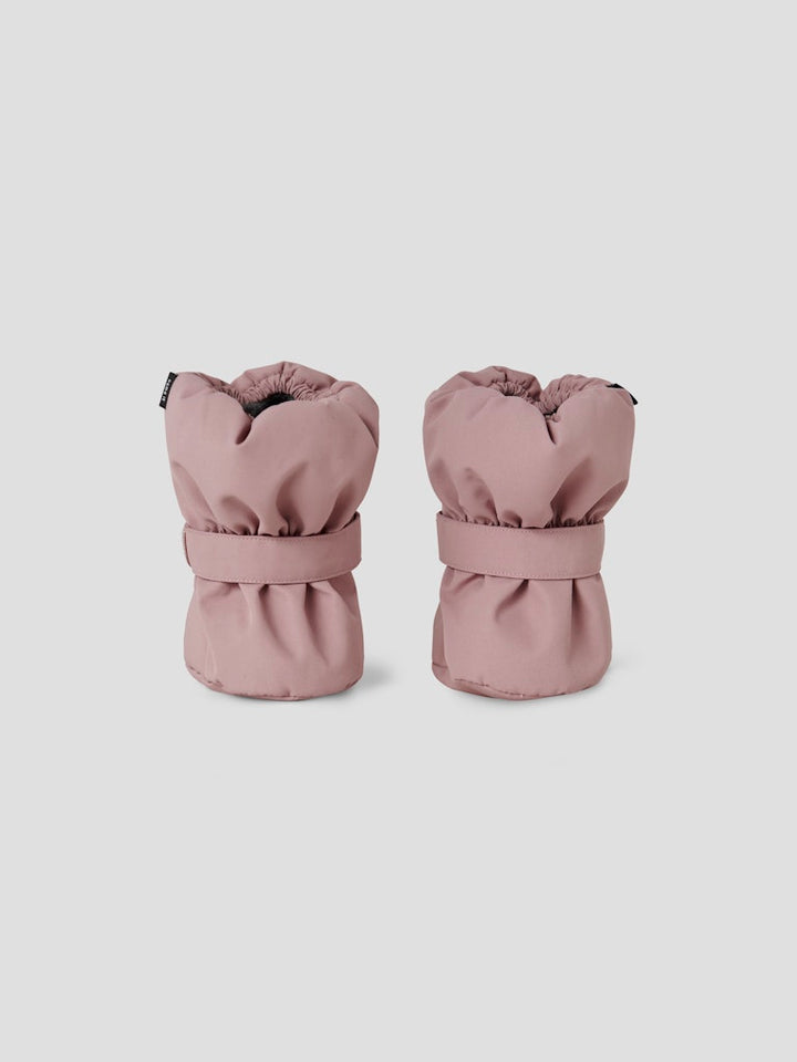 Rosa vindtäta och vattentäta vinter tossor till baby och små barn. Ull fodrade tossor från Name it.
NMNSNOW10 BOOT W WOOL 2FO
13219165