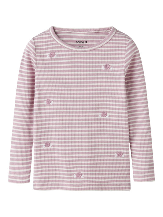 Rosa randig tröja till flicka. Ekologisk blommig topp från Nameit till liten tjej.
NMFRIPEAS LS TOP BOX
13249474