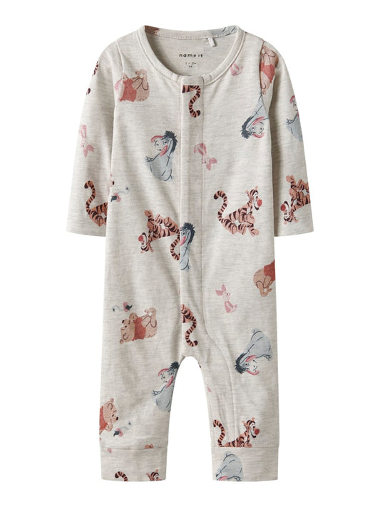 Söt baby pyjamas med tryck knappar till bebis pojke och flicka. Motiv Nalle puh, tiger, nasse och ior.
NBNOLLU POOH LS NIGHTSUIT WDI
13249554