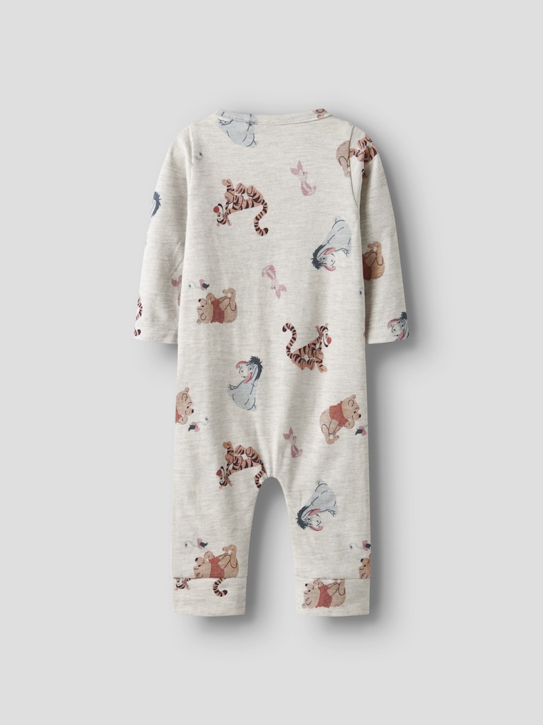 Söt baby pyjamas med tryck knappar till bebis pojke och flicka. Motiv Nalle puh, tiger, nasse och ior.
NBNOLLU POOH LS NIGHTSUIT WDI
13249554