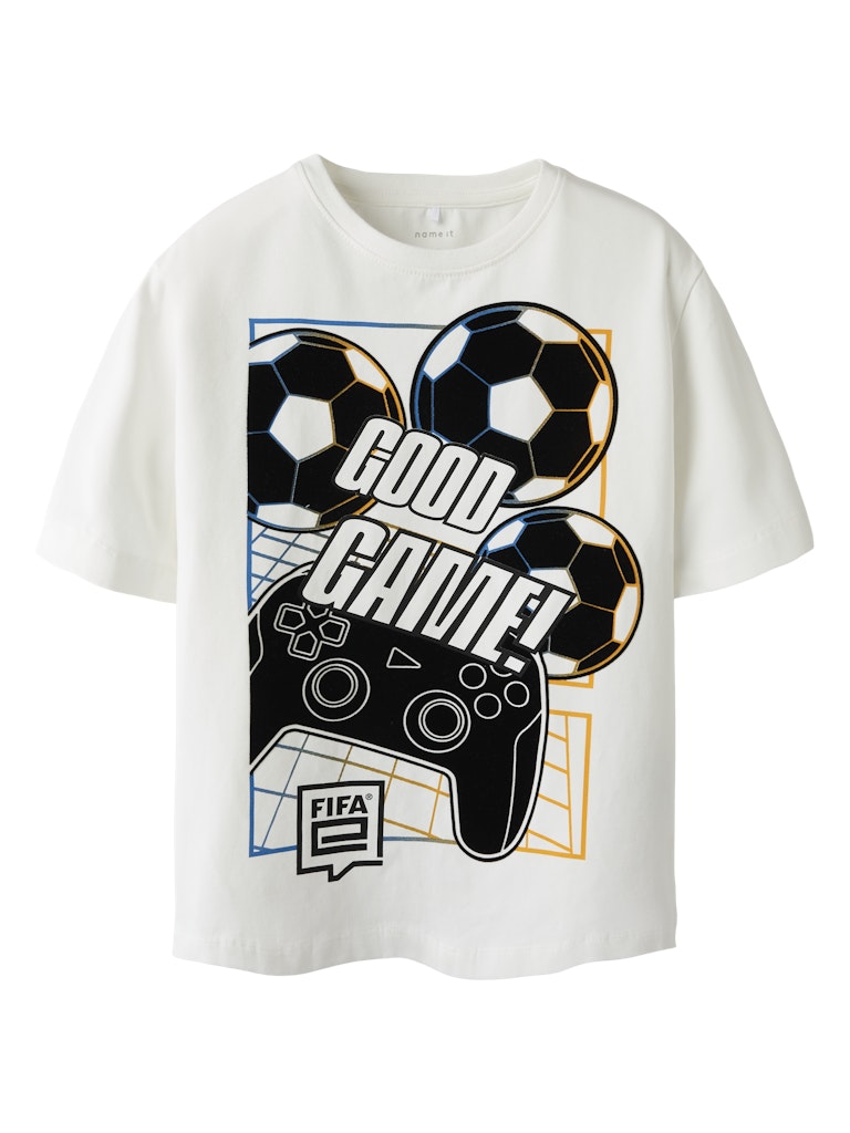 FIFA t-shirt till kille som älskar tv-spel och fotboll. Kortärmad vit tröja från Name it.
NKMOCOLA FIFAE SS NREG TOP BOX VDE
13249585
