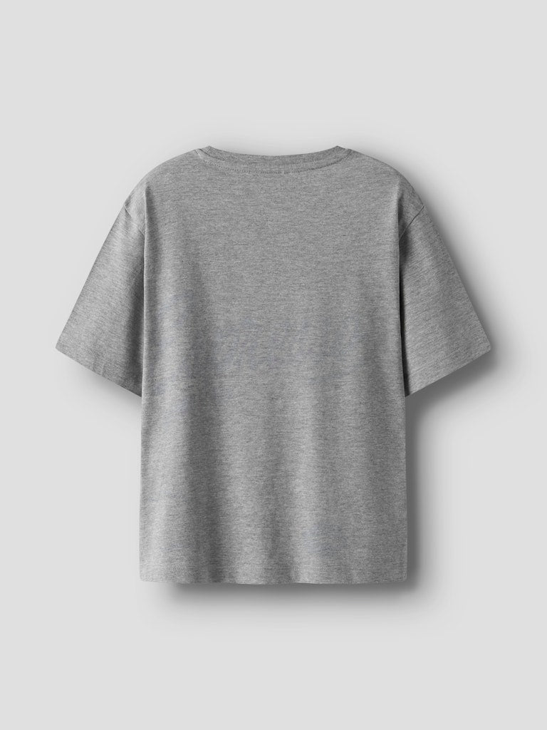 Grå snygg t-shirt med foto av Sabrina Carpenter. Topp till tjej, barn och ungdom från Nameit.
NKFODASSA CICONS SS NREG TOP BOX SKY
13249772