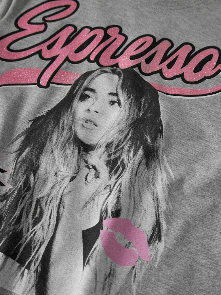 Grå snygg t-shirt med foto av Sabrina Carpenter. Topp till tjej, barn och ungdom från Nameit.
NKFODASSA CICONS SS NREG TOP BOX SKY
13249772