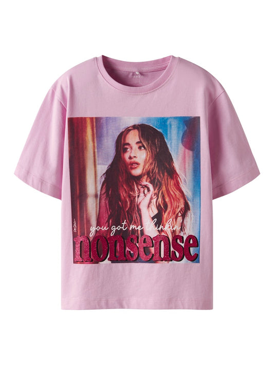 Rosa snygg Nonsense t-shirt med foto av Sabrina Carpenter. Topp till tjej, barn och ungdom från Nameit.
NKFODASSA CICONS SS NREG TOP BOX SKY
13249772