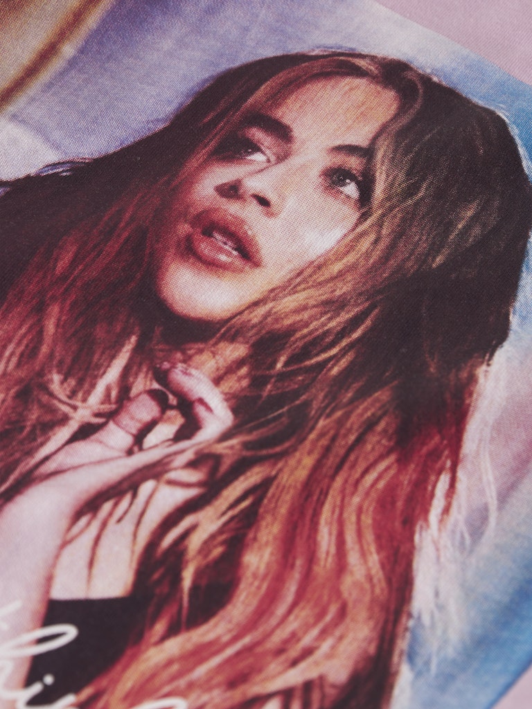 Rosa snygg Nonsense t-shirt med foto av Sabrina Carpenter. Topp till tjej, barn och ungdom från Nameit.
NKFODASSA CICONS SS NREG TOP BOX SKY
13249772