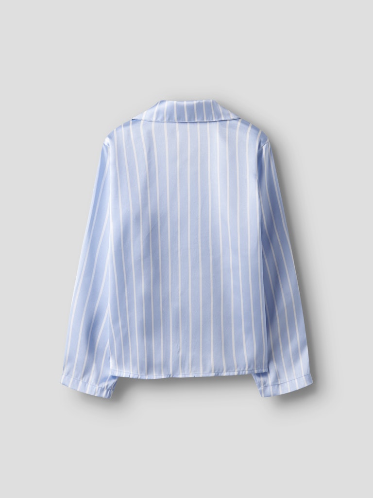 Blå randig siden pyjamas till flicka. Satin pyjamasbyxor till tjej från Nameit.
NKFRUTH PYJAMAS
13239997