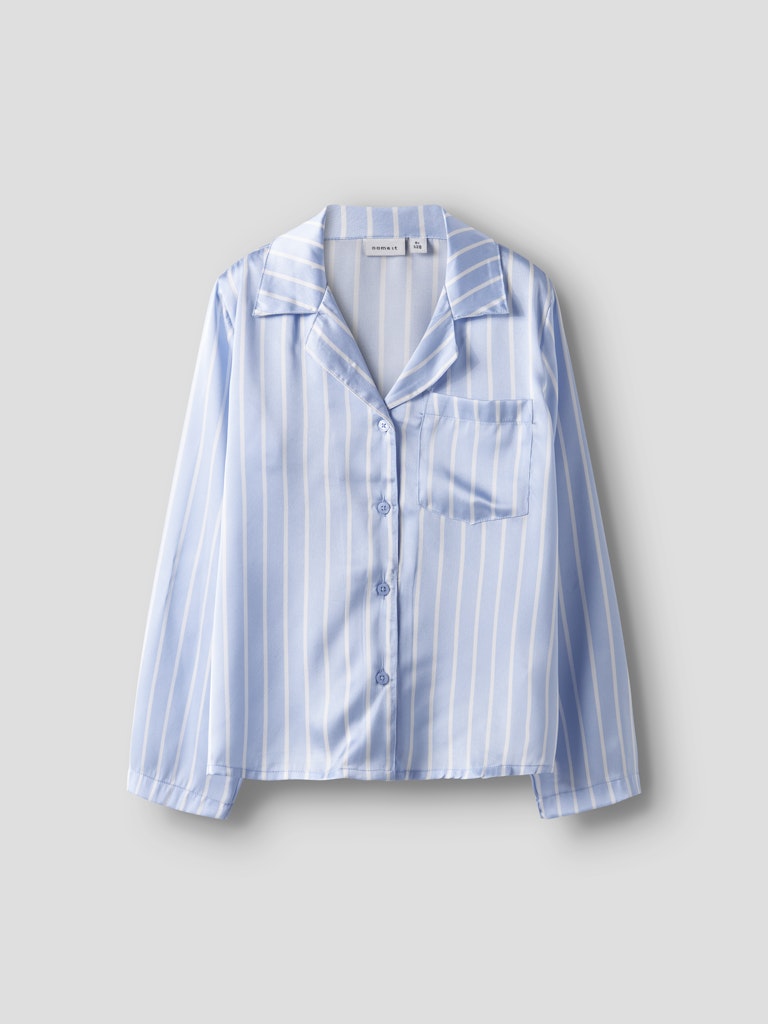 Blå randig siden pyjamas till flicka. Satin pyjamasbyxor till tjej från Nameit.
NKFRUTH PYJAMAS
13239997