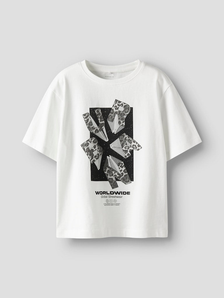 Cool t-shirt streetwear till pojke. Svart vit kortärmad tröja i ekologisk bomull från Nameit.
NKMRON SS NREG TOP BOX
13250156