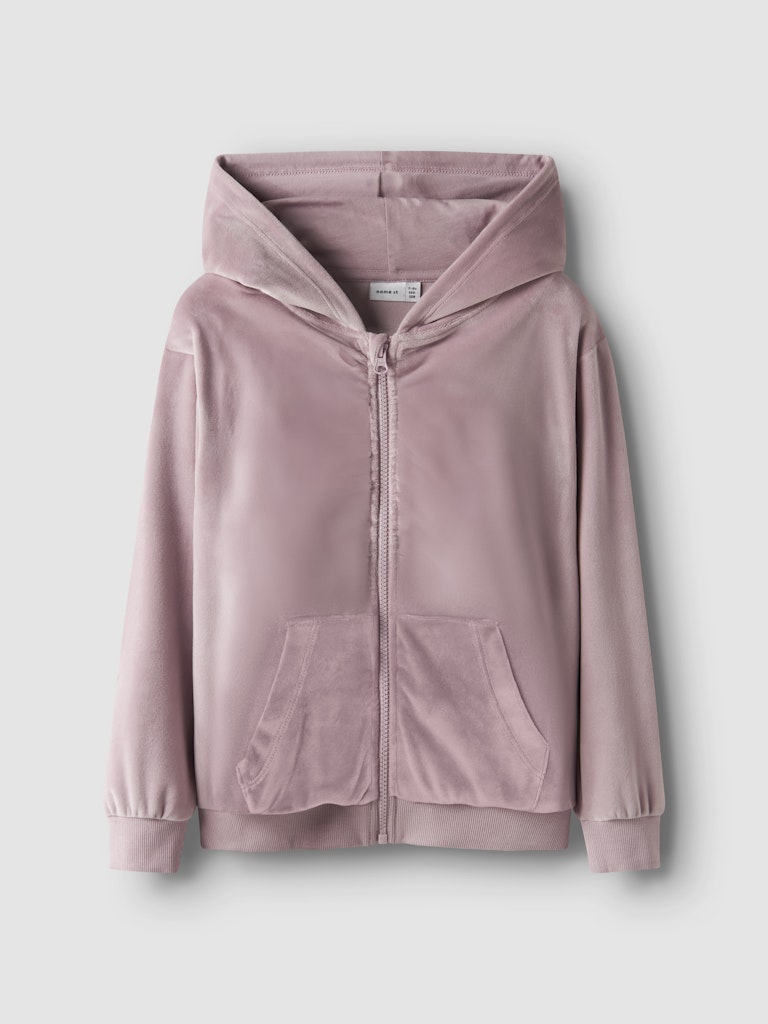 Rosa velour jacka till flicka. Tjej cardigan, kofta från Nameit till barn och ungdom som vill ha mjuka sköna kläder.
NKFSELOUR LS NREG VEL CARD WH BOX
13250254