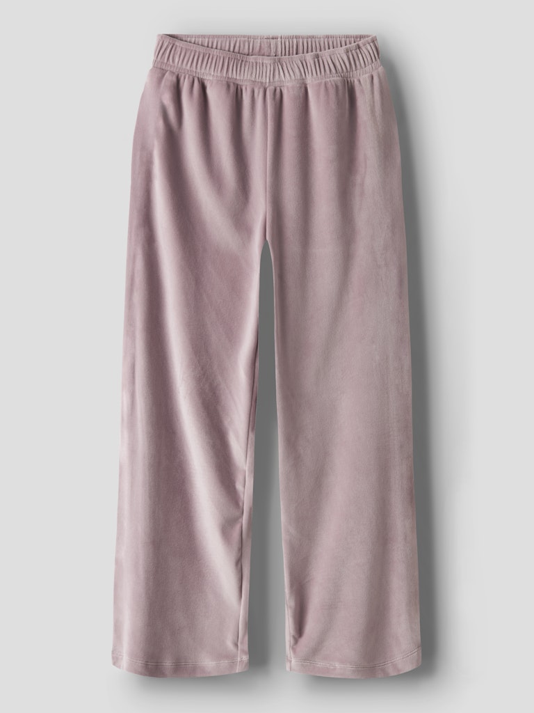 Rosa velour byxa till flicka från Name it. Mjukis byxor i plysch till barn och ungdom tjej från Nameit.
NKFSELOUR PANT
13250482