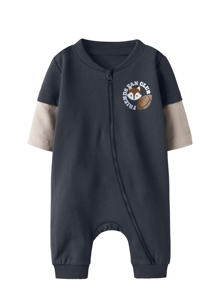 Jumpsuit till nyfödd pojke. Bebis kläder sparkdräkt, onesies till baby kille i sportig modell. Ekologiska babykläder från Nameit.
NBMSUMO SWEAT SUIT BRU
13250340
