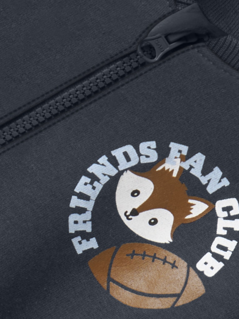 Jumpsuit till nyfödd pojke. Bebis kläder sparkdräkt, onesies till baby kille i sportig modell. Ekologiska babykläder från Nameit.
NBMSUMO SWEAT SUIT BRU
13250340