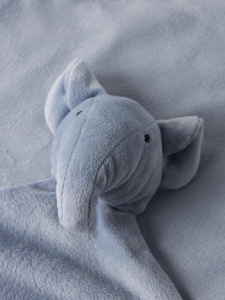 Blå snutte filt till baby pojke. Gosedjur elefant med bebis filt. 
NBNPOLDA SOOTHER
13243167