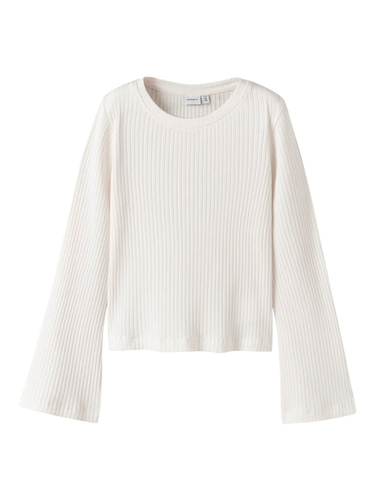 Vit ribbad topp till flicka. Tröja med trumpetärm till barn och ungdom tjej. Ekologiska barnkläder från Name it.
NKFOKALO LS SHORT TOP
13251756