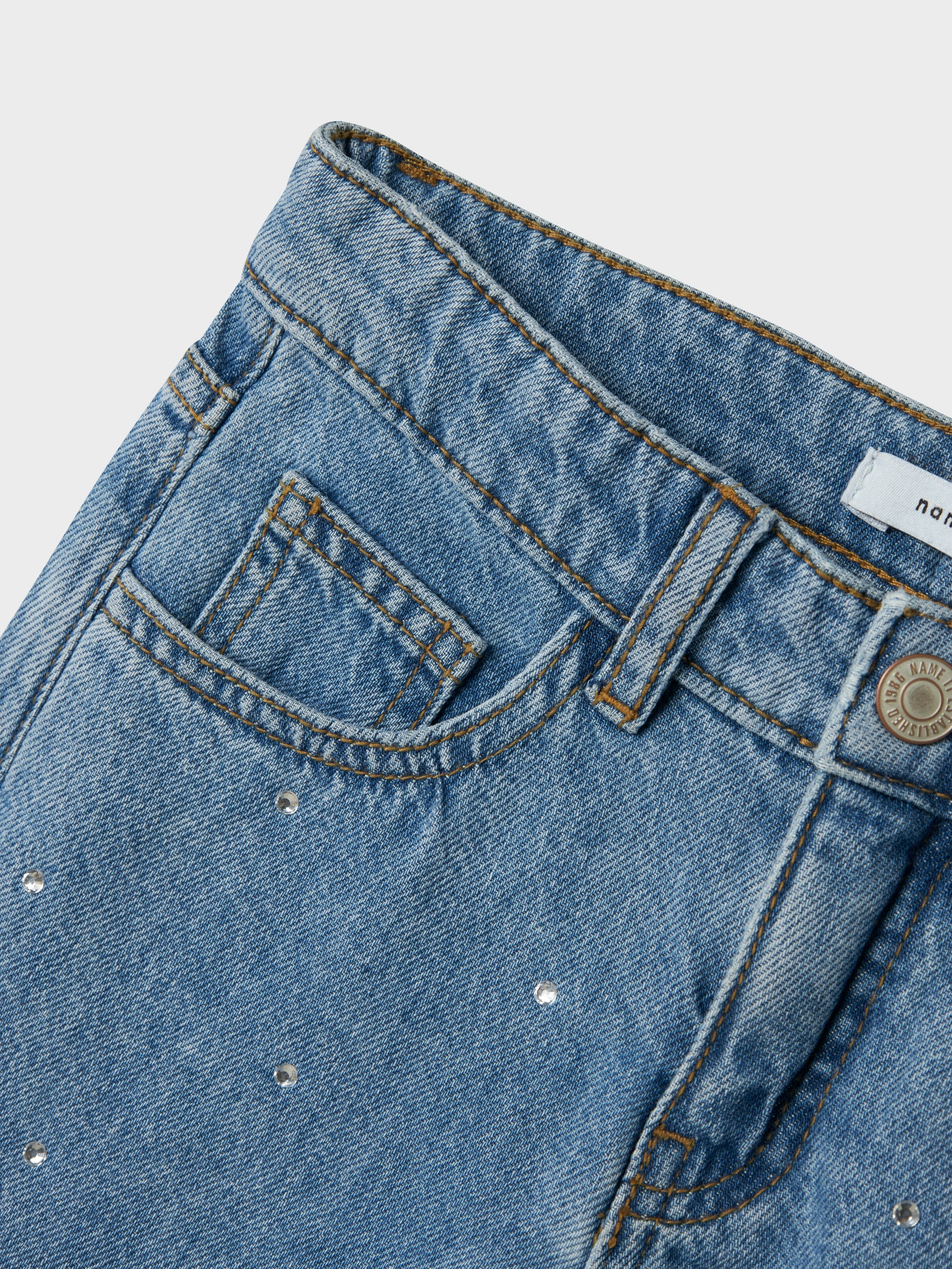 Blå tjej jeans med strass stenar som glittrar. Raka Strass byxor till flicka barn och ungdom.
NKFROSE ST RHINE JEANS 3366-BE NOOS
13218358