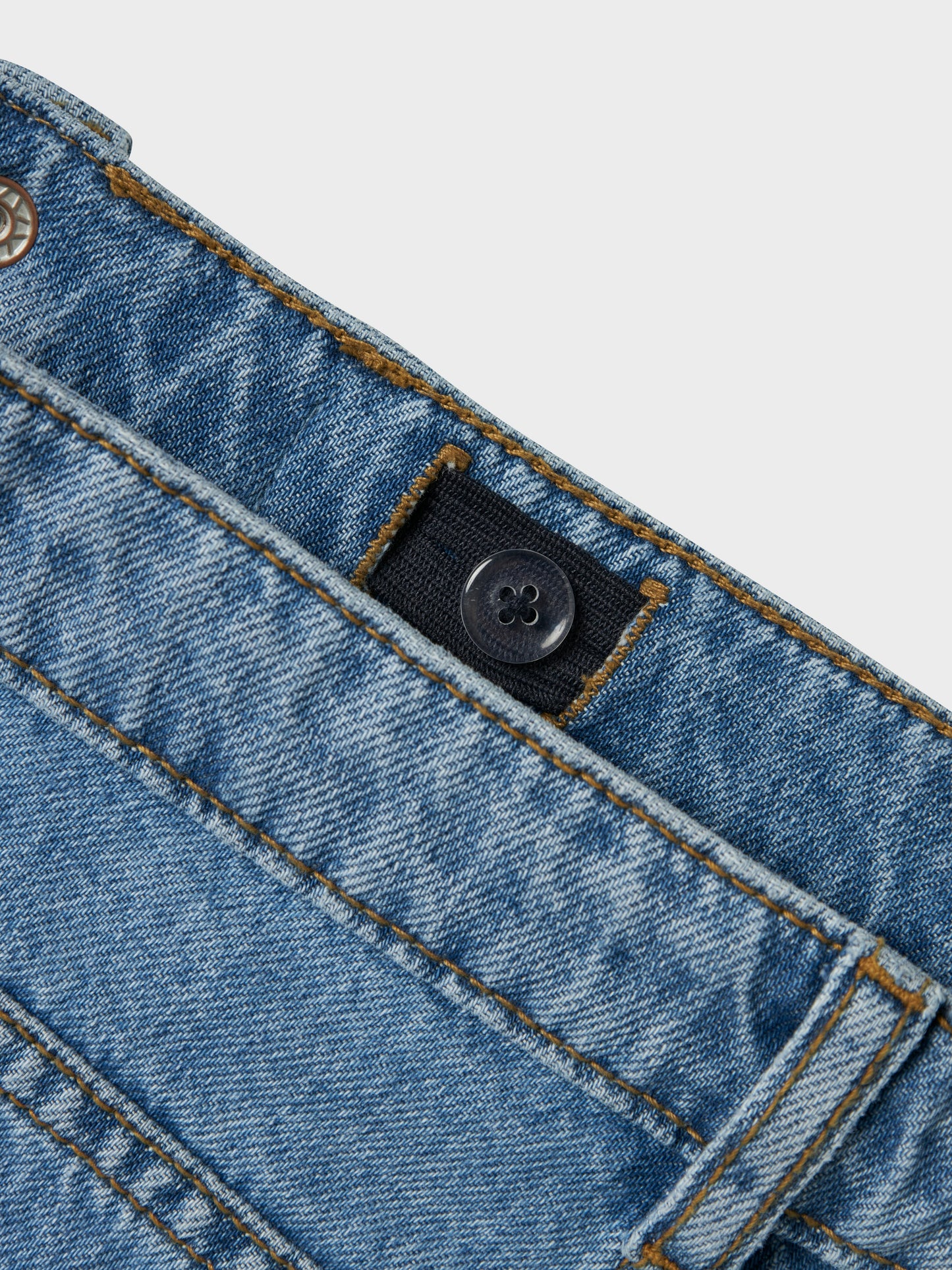 Blå tjej jeans med strass stenar som glittrar. Raka Strass byxor till flicka barn och ungdom.
NKFROSE ST RHINE JEANS 3366-BE NOOS
13218358