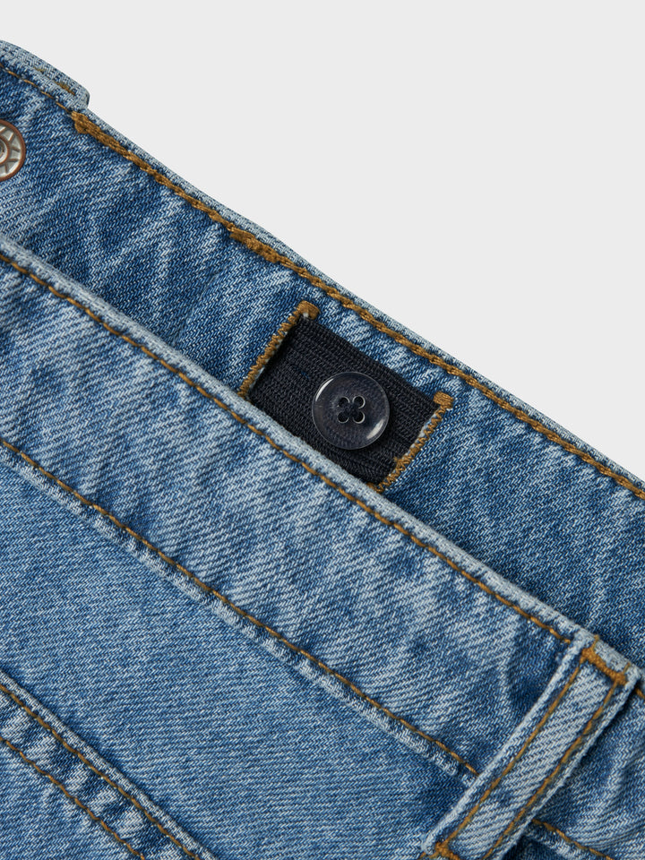 Blå tjej jeans med strass stenar som glittrar. Raka Strass byxor till flicka barn och ungdom.
NKFROSE ST RHINE JEANS 3366-BE NOOS
13218358